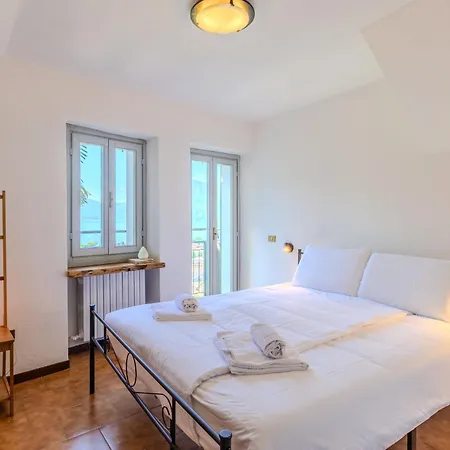 Castello By Interhome * ديرفيو