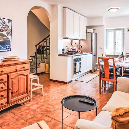 Сasa de vacaciones Castello By Interhome Dervio